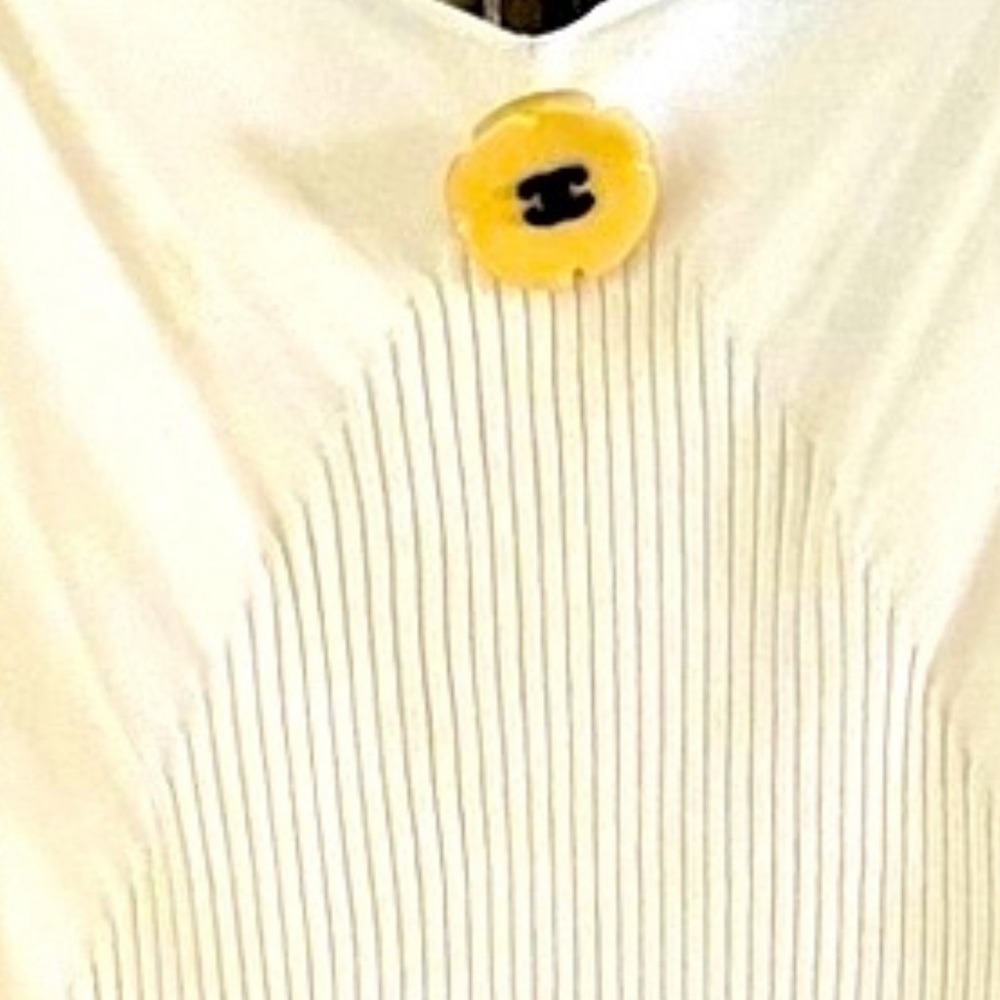 VINTAGE Elegant Chanel WHITE TOP💝HP - Picture 4 of 15